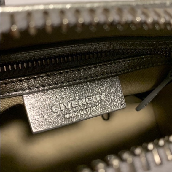SOLD Givenchy Mini Antigona in metallic silver - Picture 4 of 6
